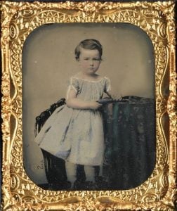 dating old photographs based on fashion trends